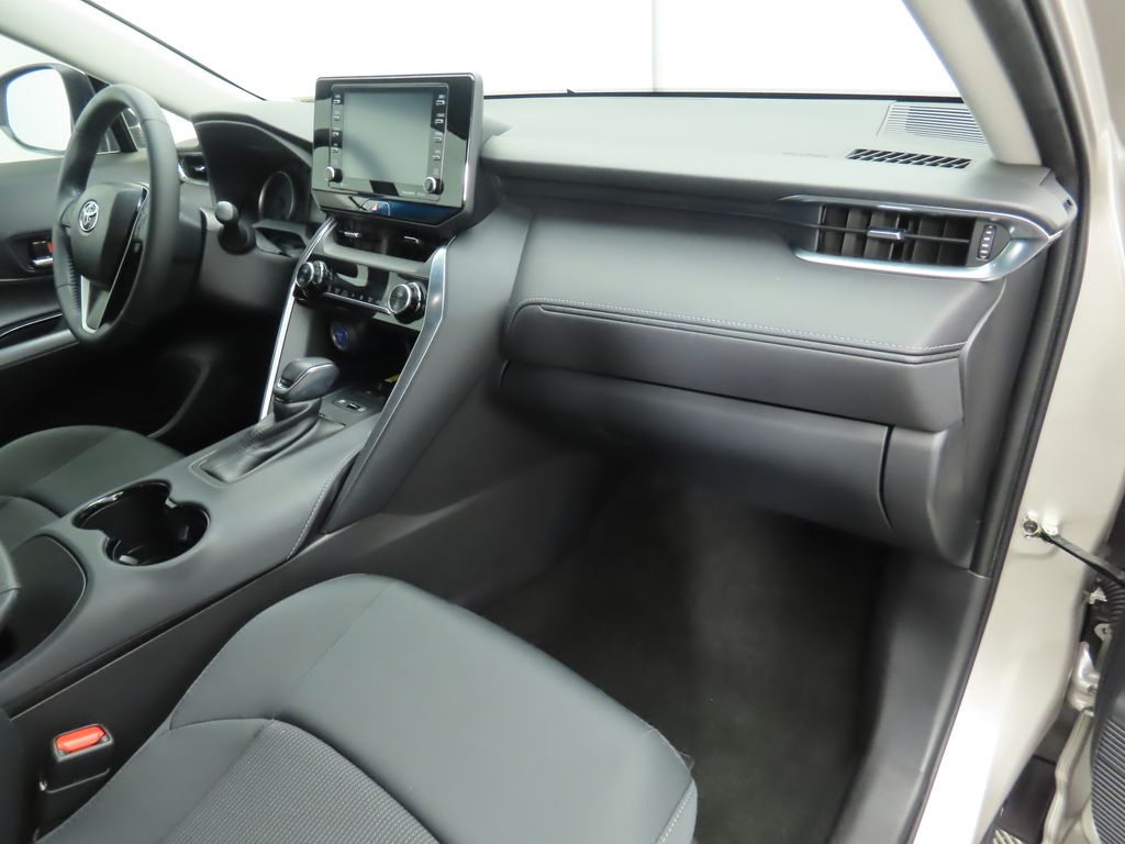 2021 Toyota Venza LE 17
