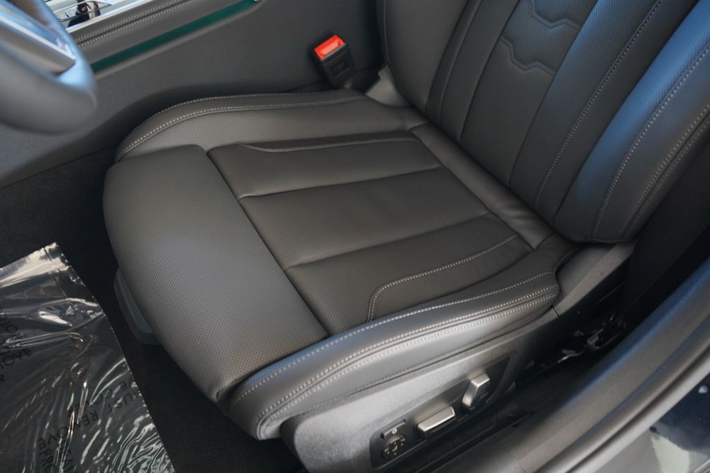 Thumbnail: 2026 BMW 8 Series - 11