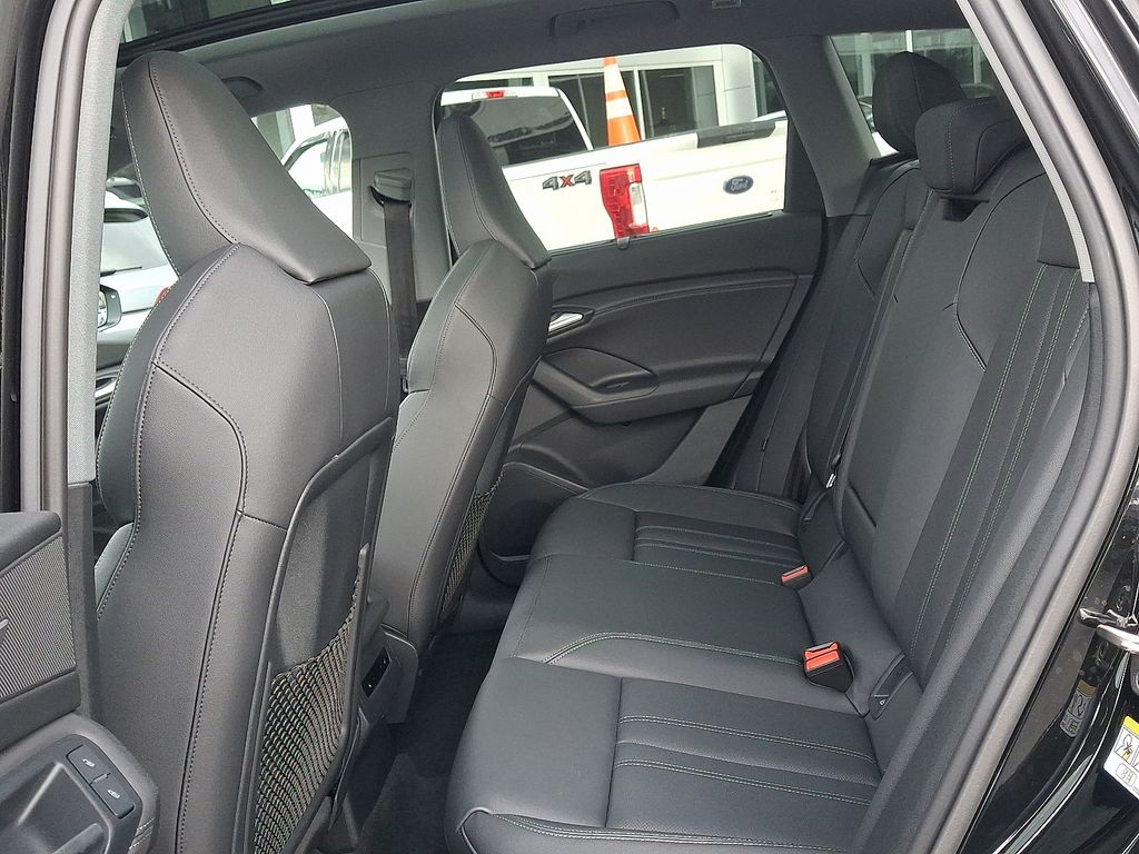 Thumbnail: 2025 Audi Q6 e-tron - 10