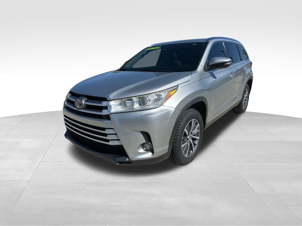 2019 Celestial Silver Metallic Toyota Highlander XLE FWD SUV