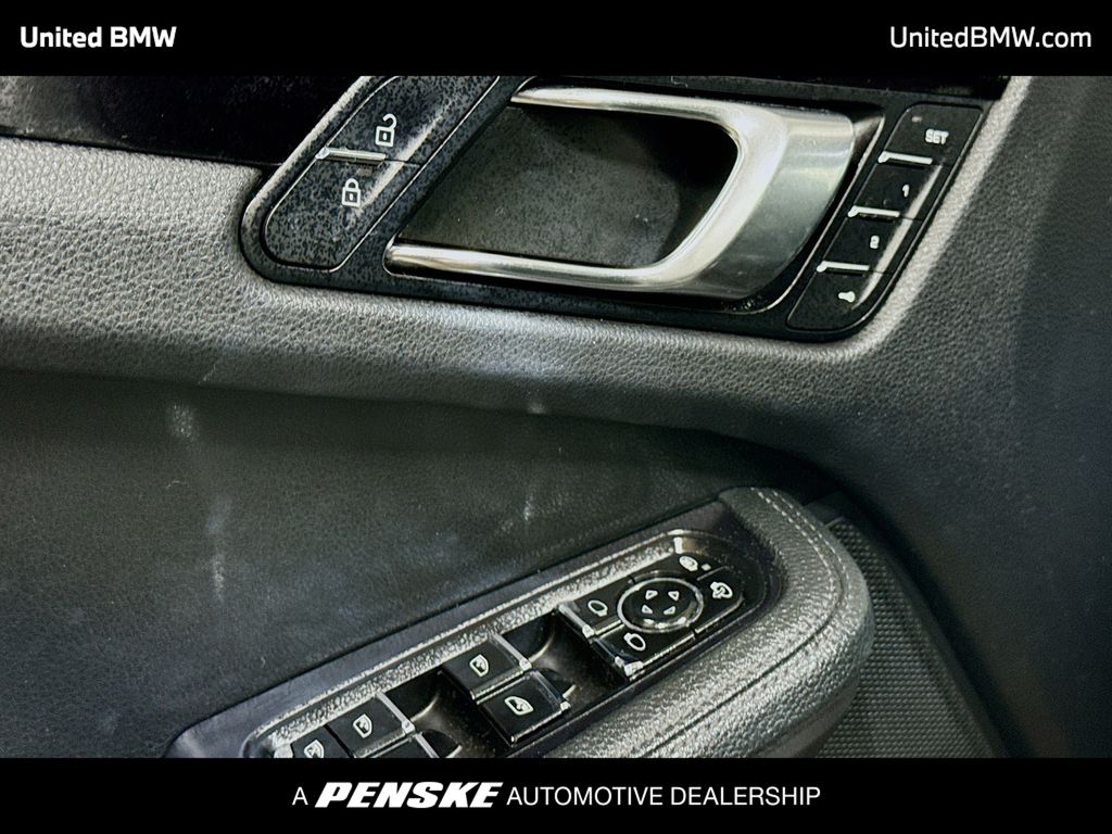 Thumbnail: 2020 Porsche Macan - 3