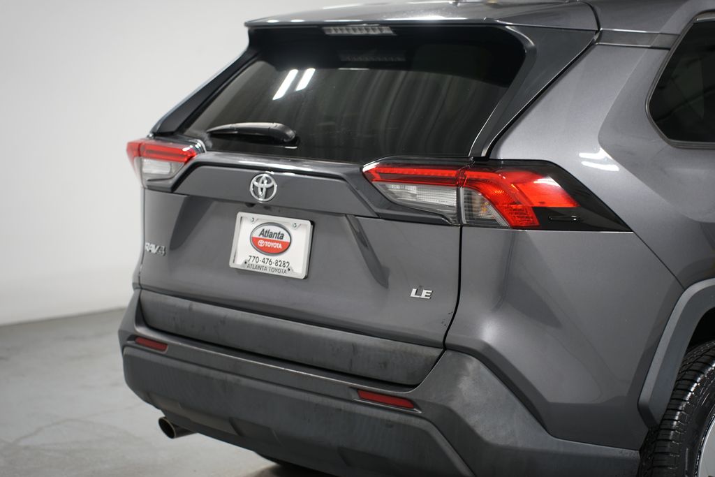 2022 Toyota RAV4 LE 9