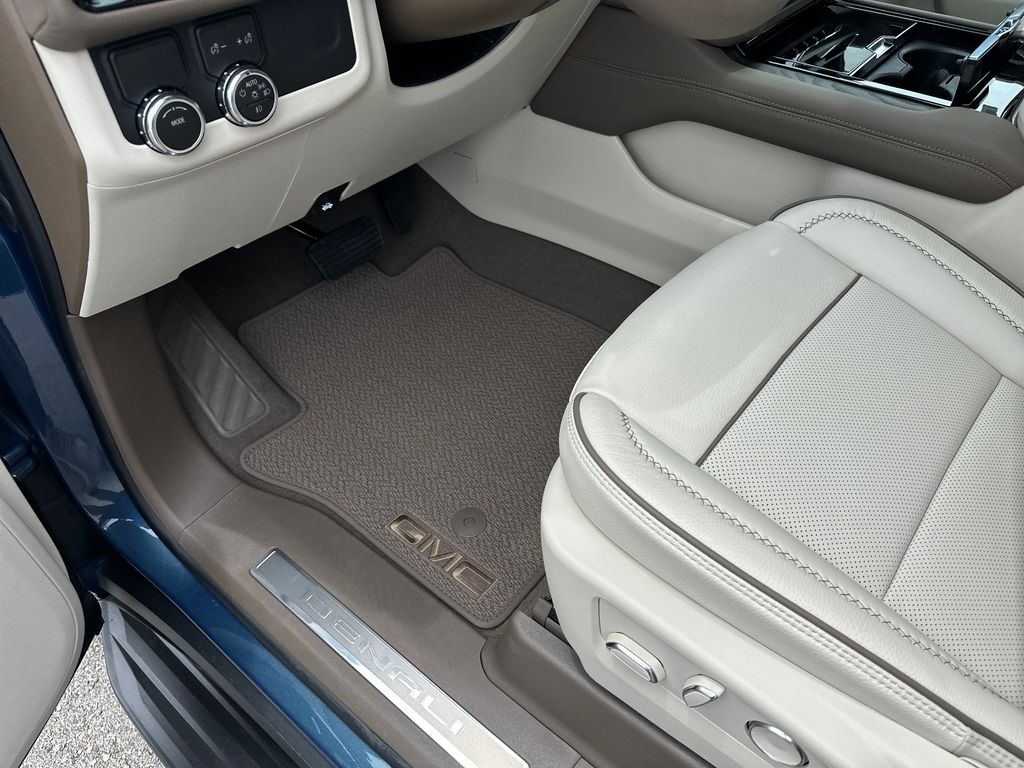 2026 GMC Yukon XL Denali - Photo 23