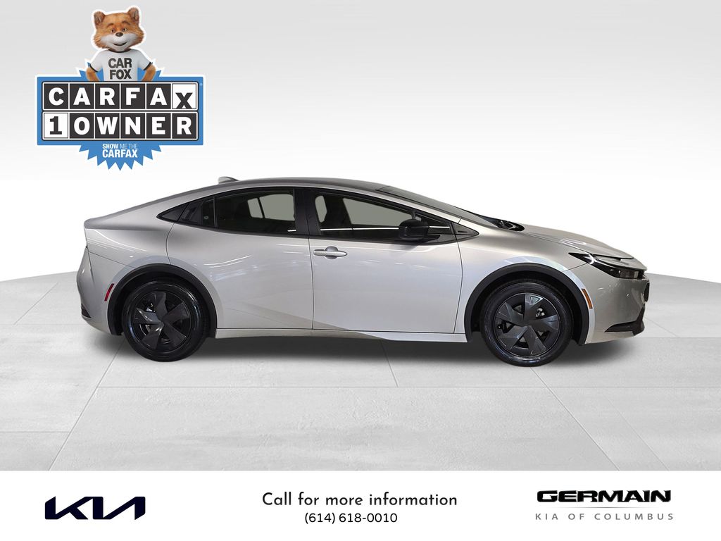 2024 Toyota Prius LE photo 4