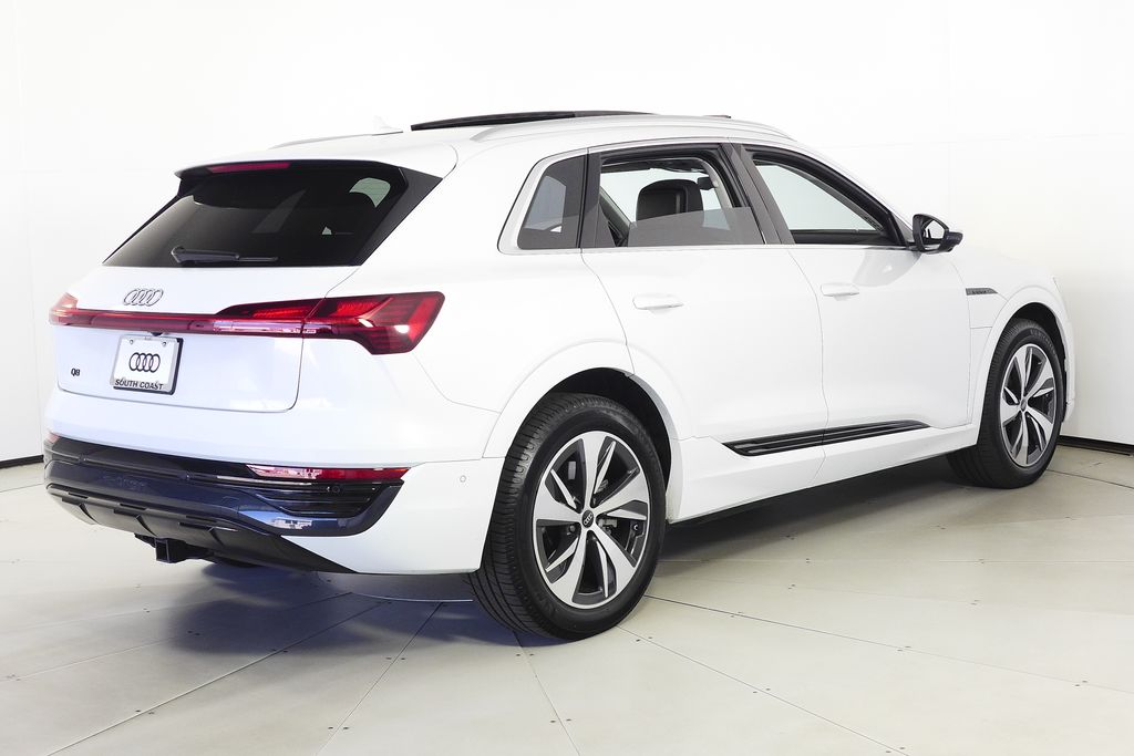 Thumbnail: 2024 Audi Q8 e-tron - 7