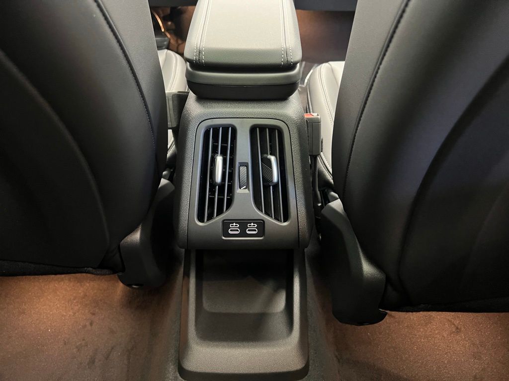 2025 BMW X1 xDrive28i 10