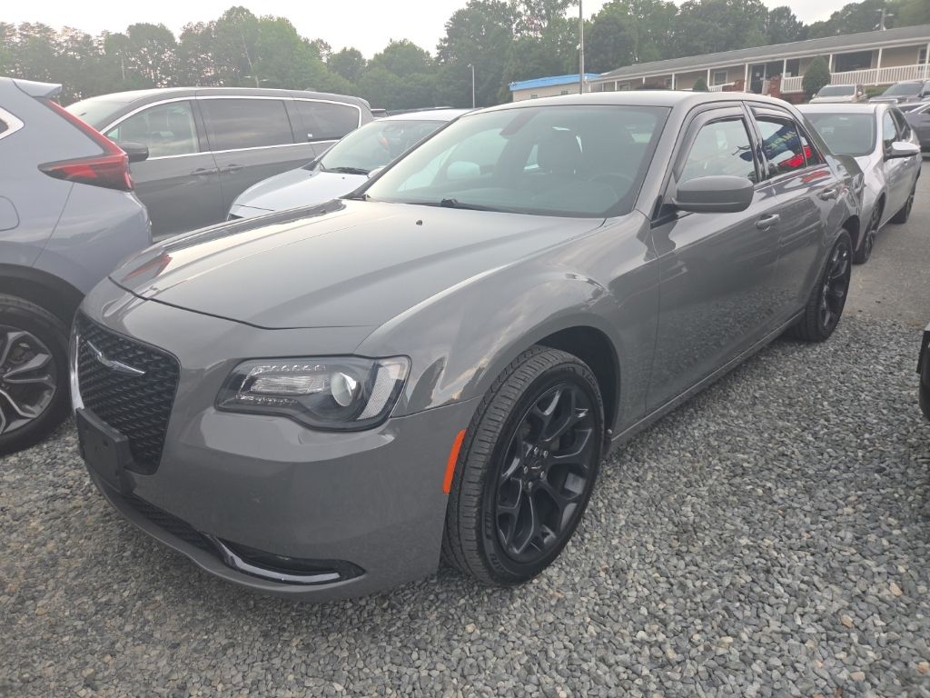 Ceramic Gray Clearcoat 2019 Chrysler 300 Sedan Rear-Wheel Drive 8-Speed Automatic