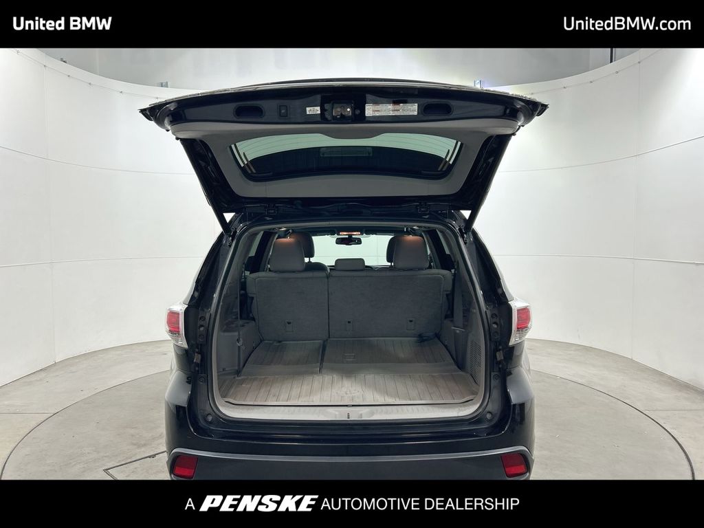 Thumbnail: 2016 Toyota Highlander - 22