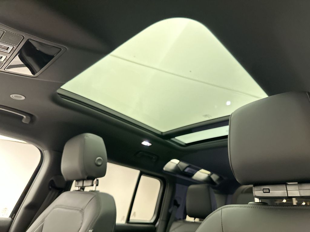 Thumbnail: 2025 Land Rover Defender - 9