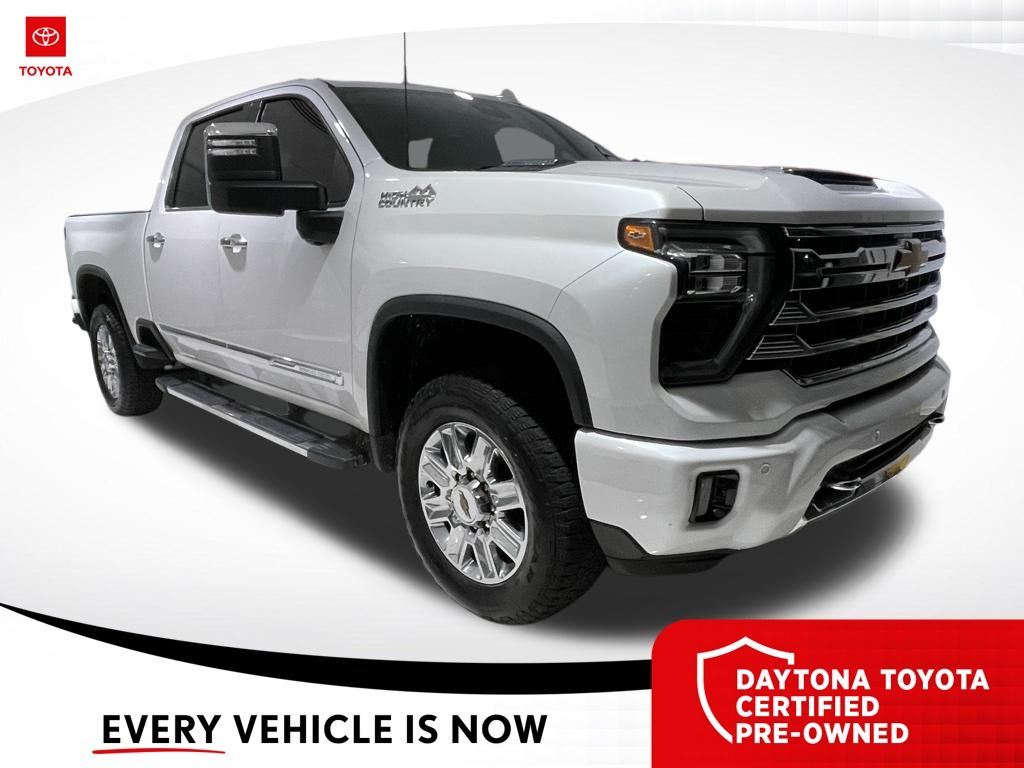 White (Iridescent Pearl Tricoat) 2024 Chevrolet Silverado 2500HD High Country Crew Cab 4WD Pickup Truck Four-Wheel Drive Automatic