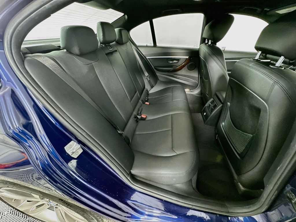 Thumbnail: 2018 BMW 3 Series - 28