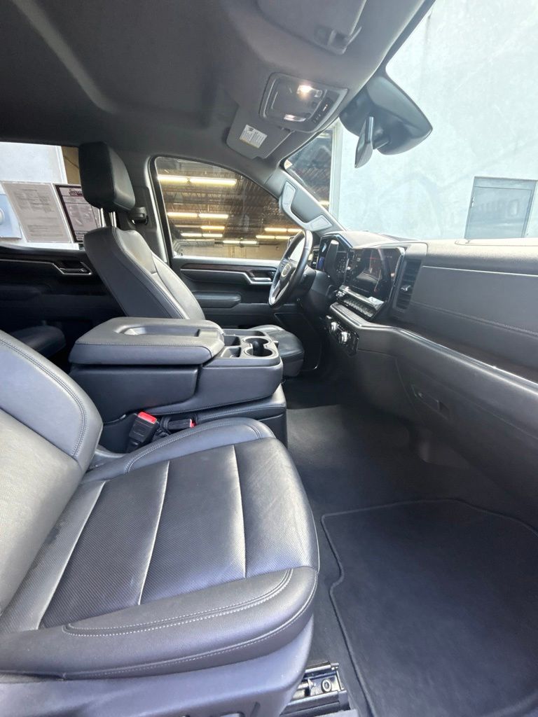 Used 2025 Silver GMC SLT image 23