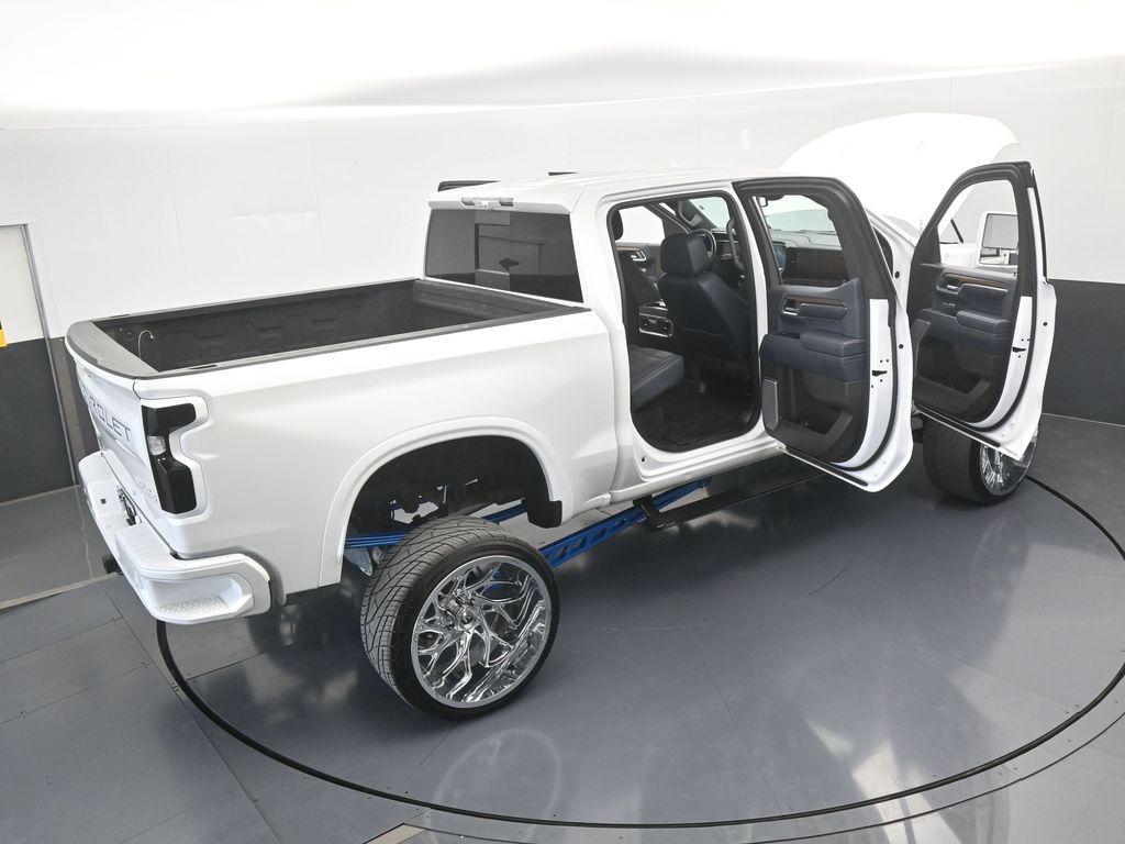 Used 2022 Iridescent Pearl Tricoat Chevrolet High Country image 89