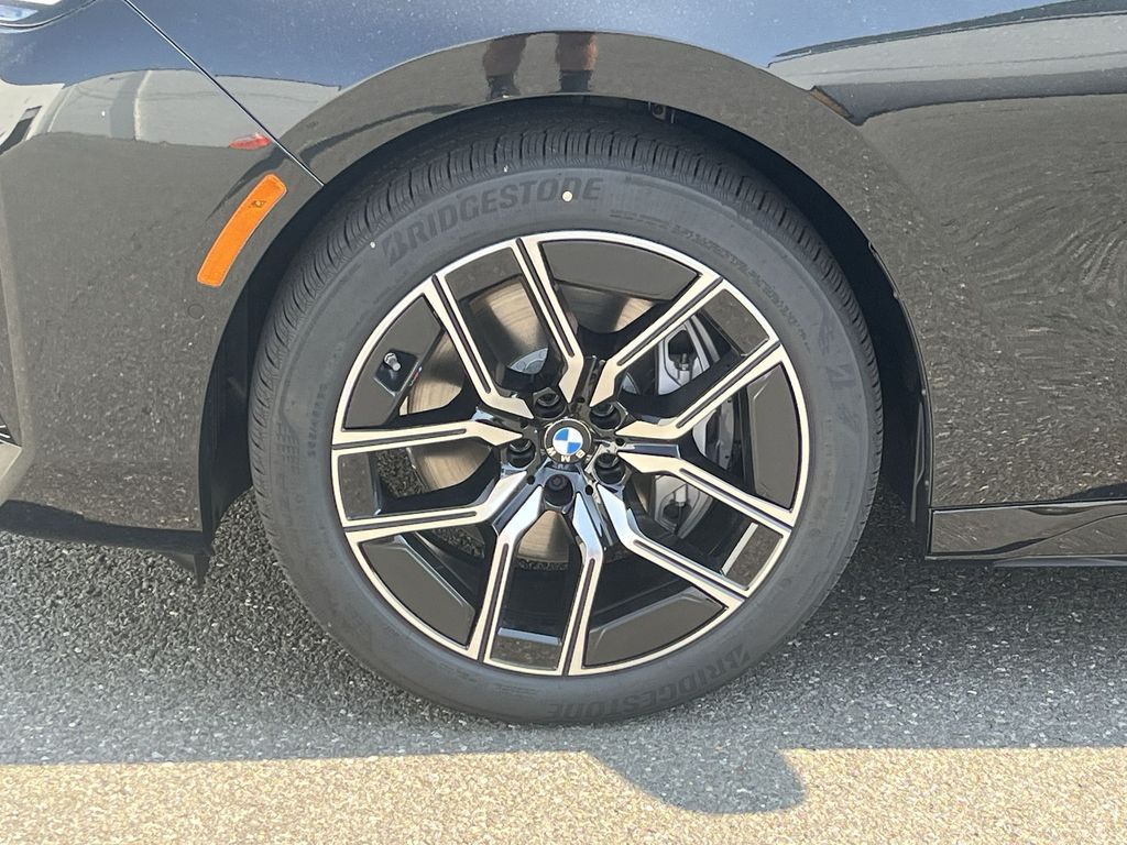 Thumbnail: 2025 BMW 7 Series - 10