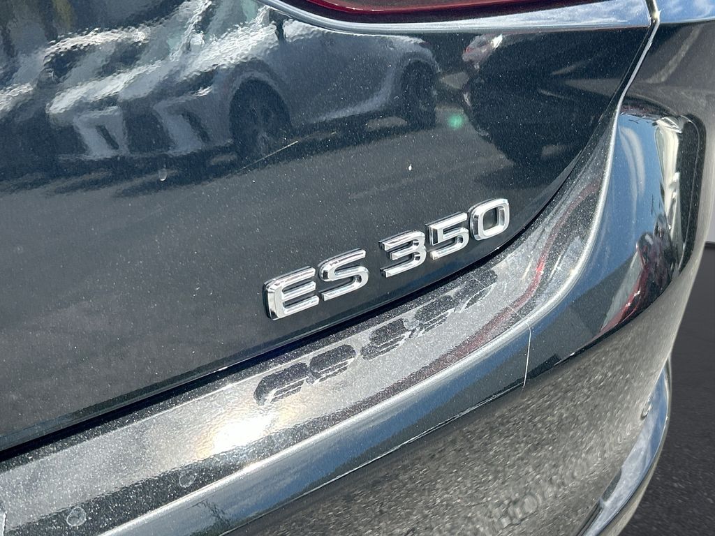 Thumbnail: 2023 Lexus ES - 31