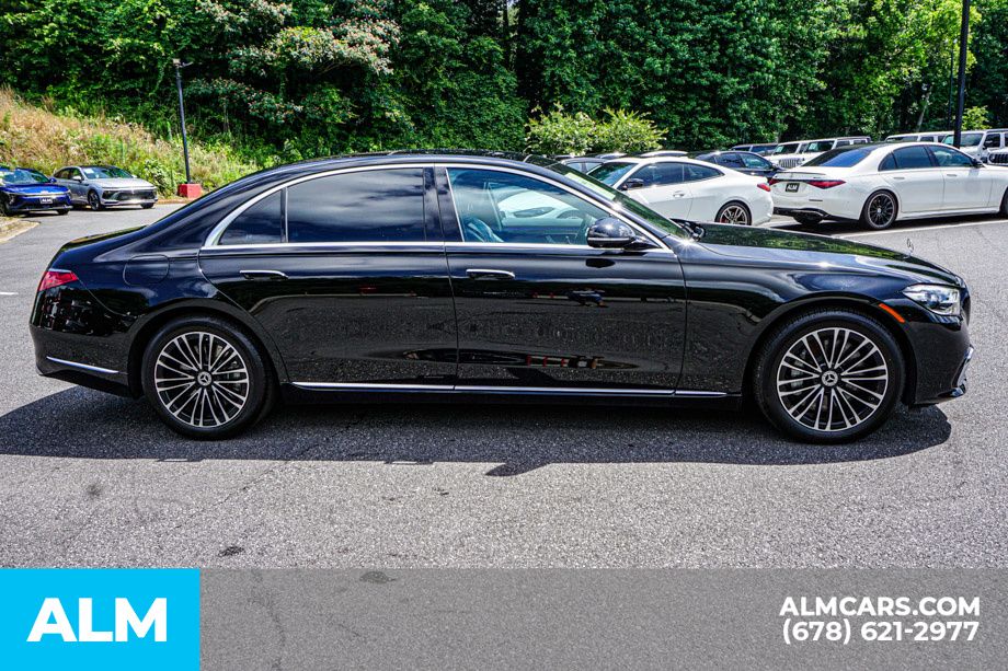 Used 2024 Black Mercedes-Benz S 580e image 9