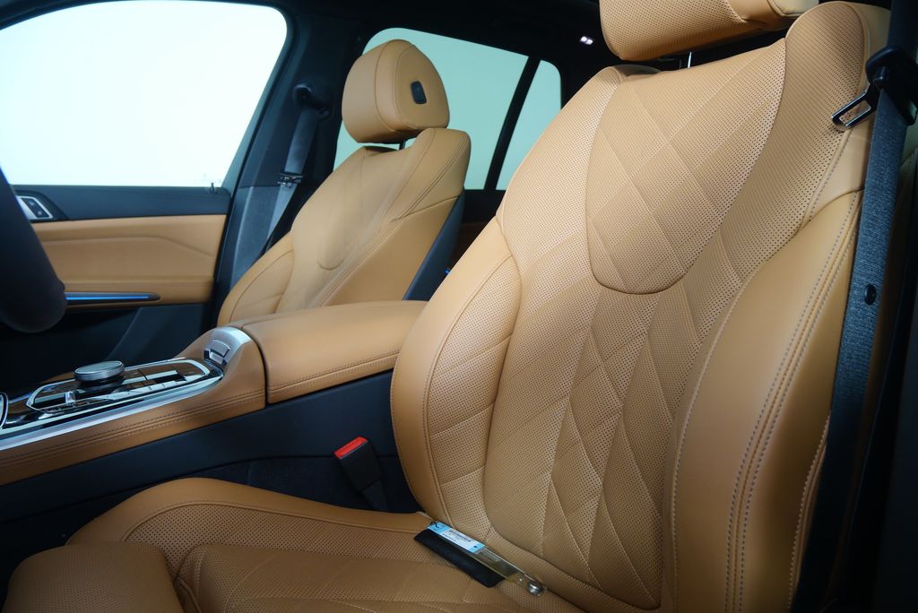 Thumbnail: 2026 BMW X5 - 11