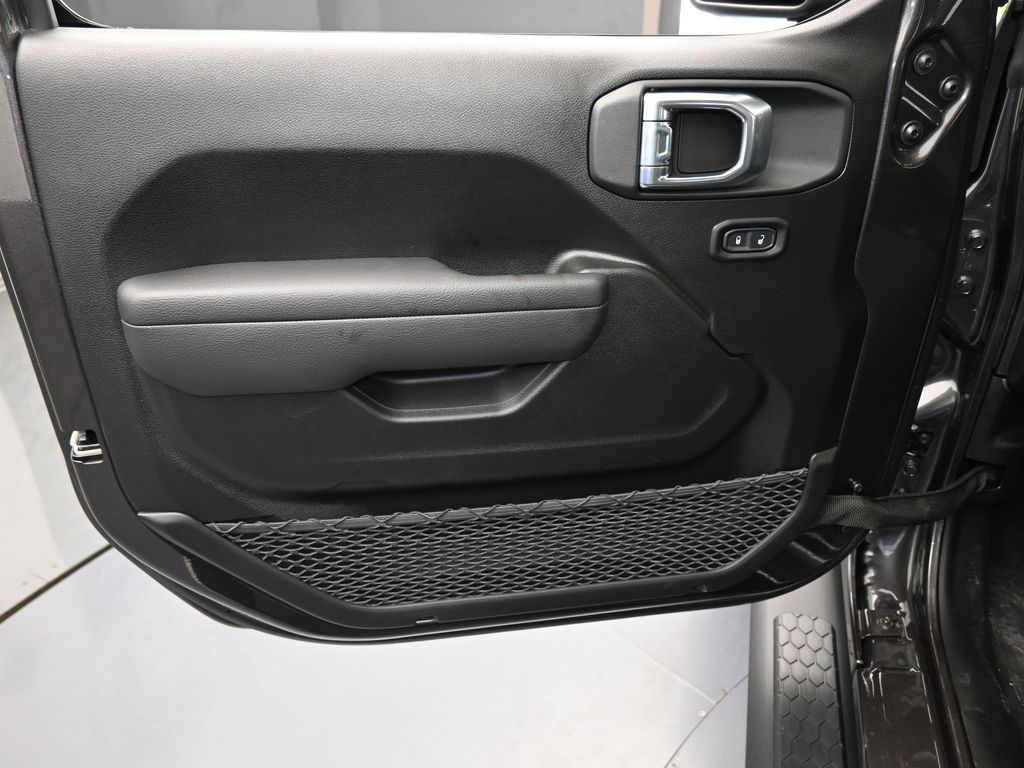 New 2026 Granite Crystal Metallic Clearcoat Jeep Sport image 12