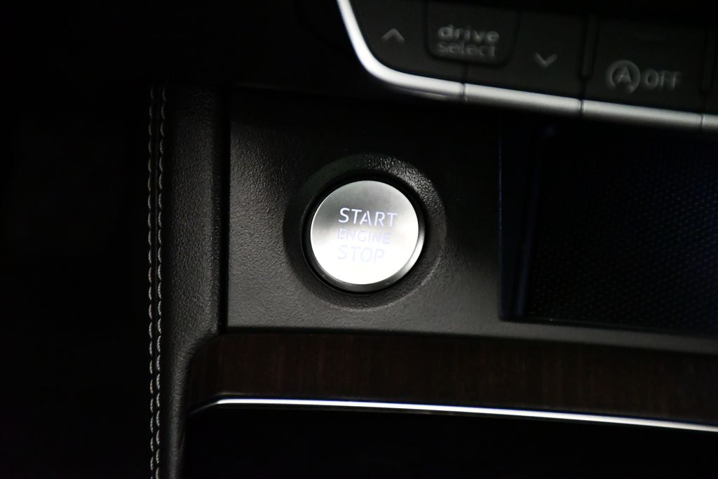 Thumbnail: 2023 Audi Q5 - 30