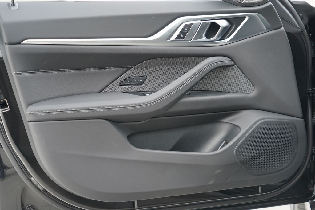 Thumbnail: 2026 BMW i4 - 9