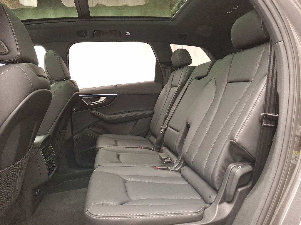 Thumbnail: 2026 Audi Q7 - 6