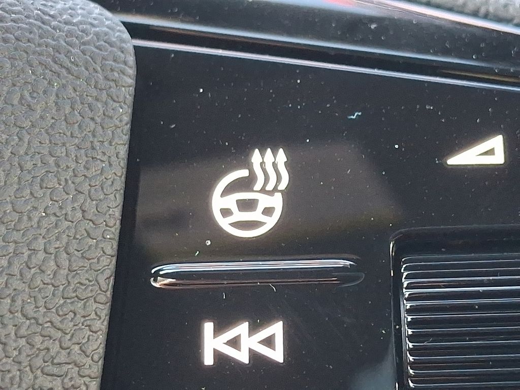 Thumbnail: 2026 Audi SQ5 - 17