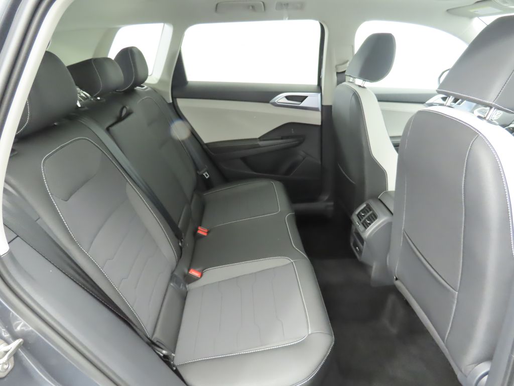 2025 Volkswagen Taos SE 23
