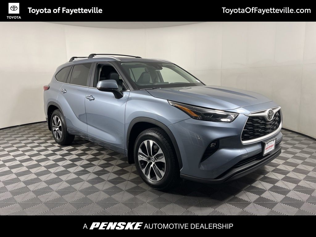 Thumbnail: 2023 Toyota Highlander - 20