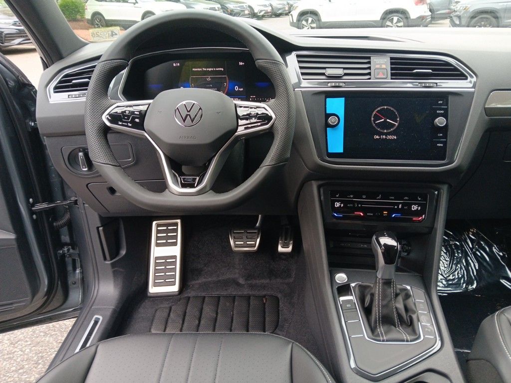 2024 Volkswagen Tiguan 2.0T SE R-Line Black 13