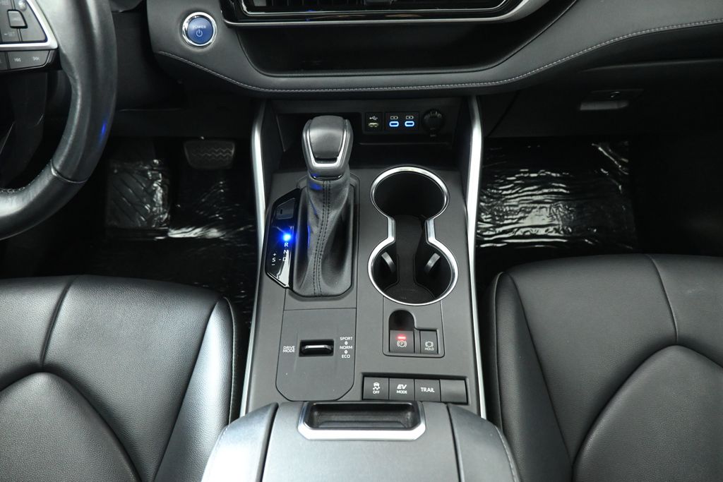 Thumbnail: 2022 Toyota Highlander - 24