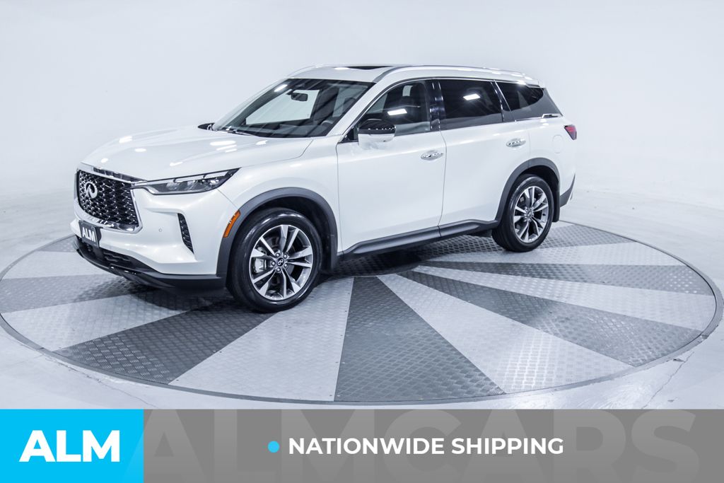 Used 2024 White INFINITI LUXE image 2