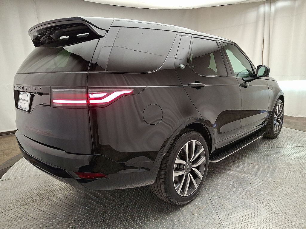 2024 Land Rover Discovery Dynamic SE 4