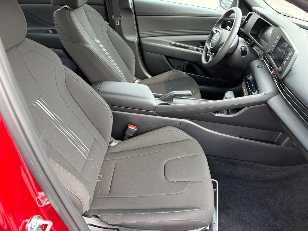 Used 2025 Red Hyundai SEL Sport image 13