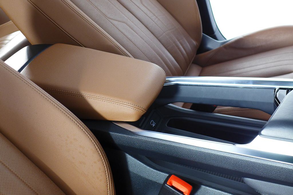 Thumbnail: 2022 Audi e-tron - 16