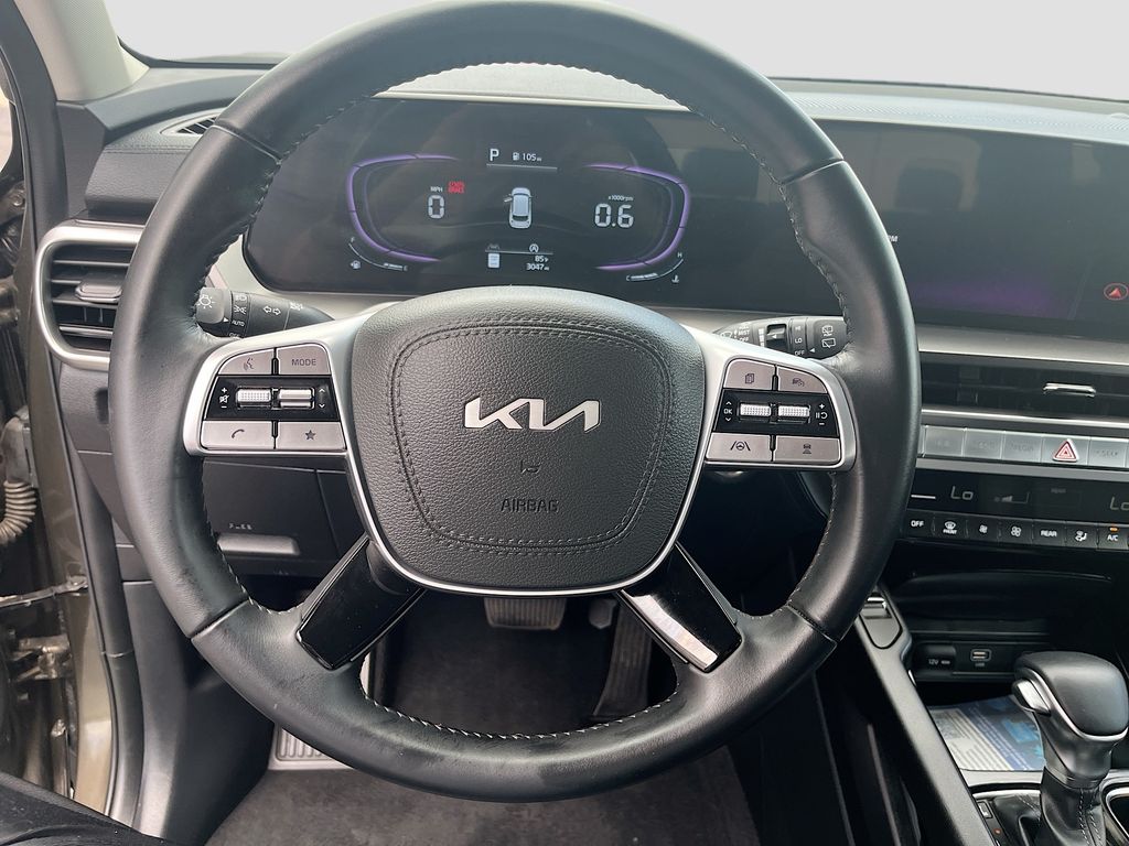 Used 2025 Green Kia S image 11