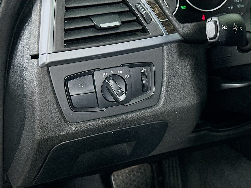 Thumbnail: 2016 BMW 3 Series - 10