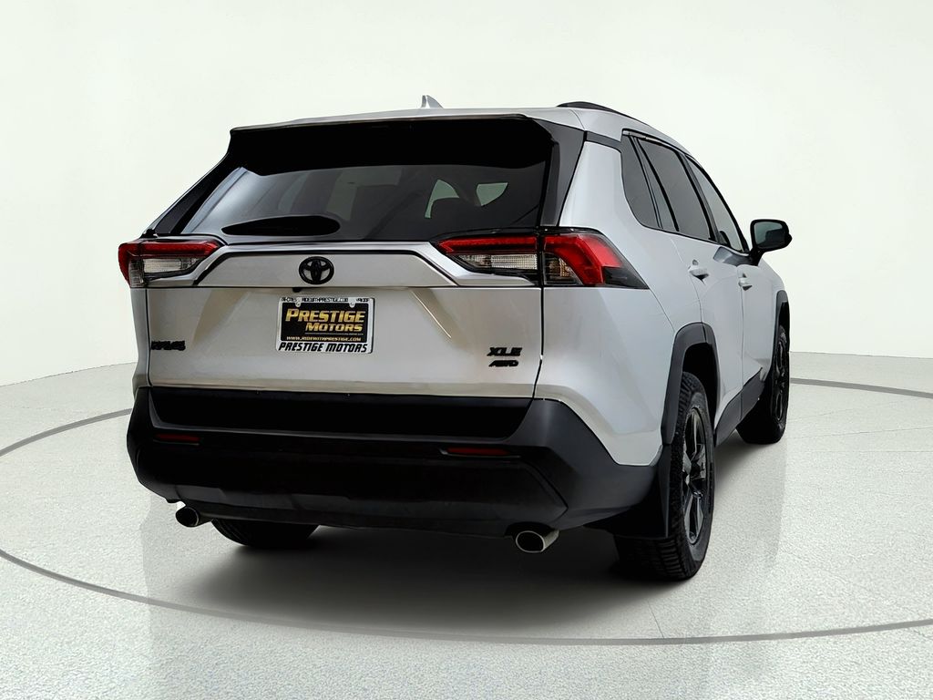 View vehicle photo 7