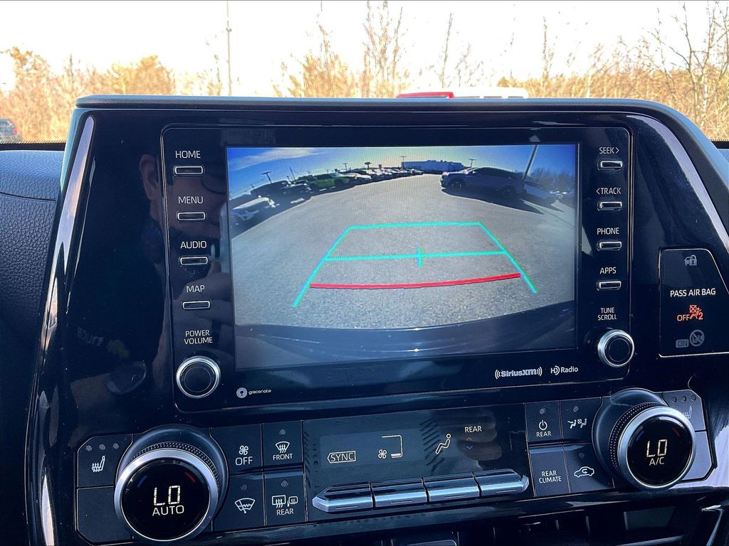 2021 Toyota Highlander — photo 19