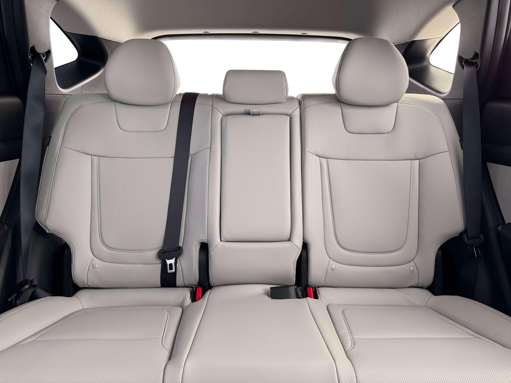 New 2026 Silver Hyundai SEL Convenience image 16