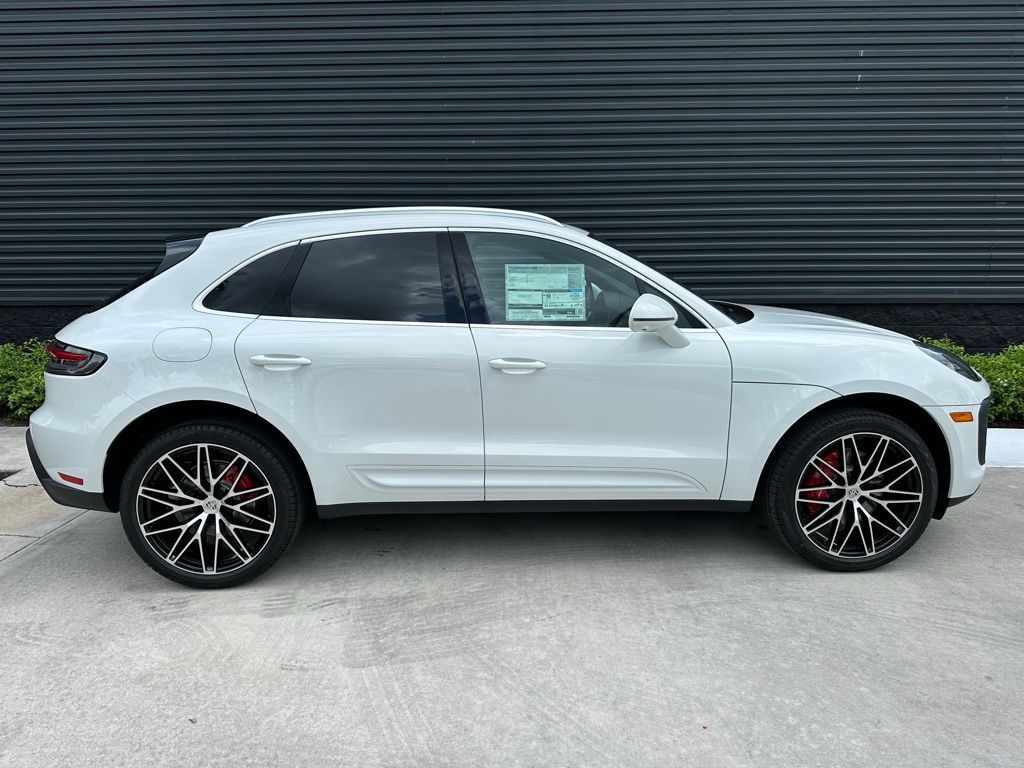 Thumbnail: 2025 Porsche Macan - 8