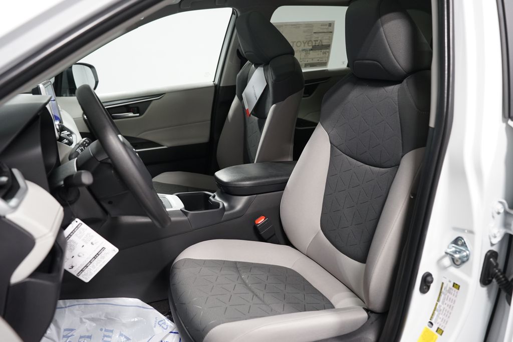 Thumbnail: 2025 Toyota RAV4 - 27