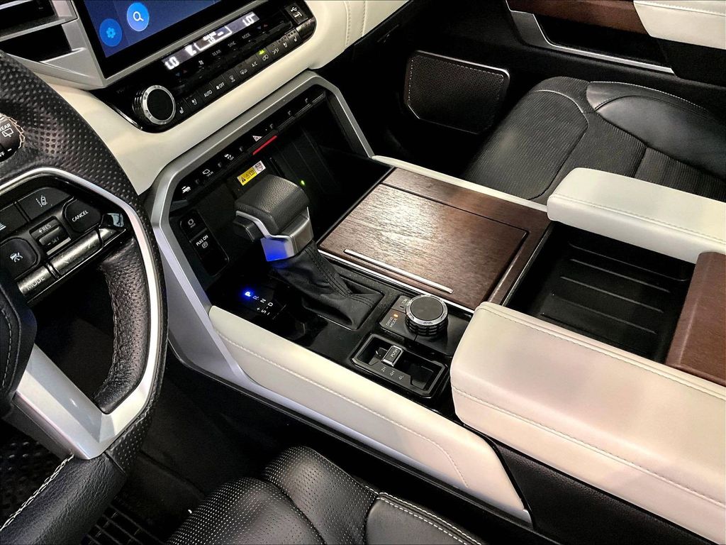 2024 Toyota Sequoia — photo 21