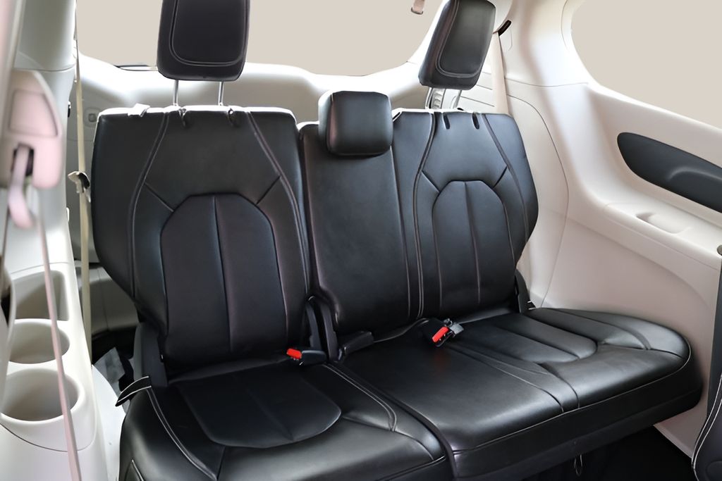 Used Car 2024 Chrysler Pacifica Hybrid  Select For Sale Under $30,000 In Austin, Texas