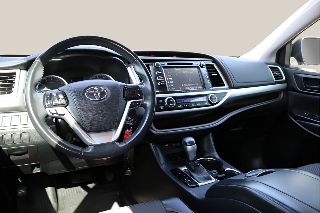 Used Car 2018 Toyota Highlander  Le For Sale Under $25,000 In Austin, Texas