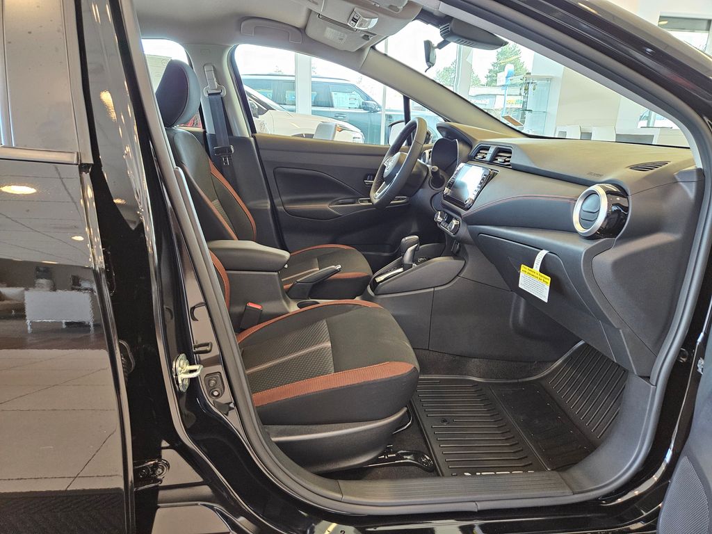 2025 Nissan Versa 1.6 SR