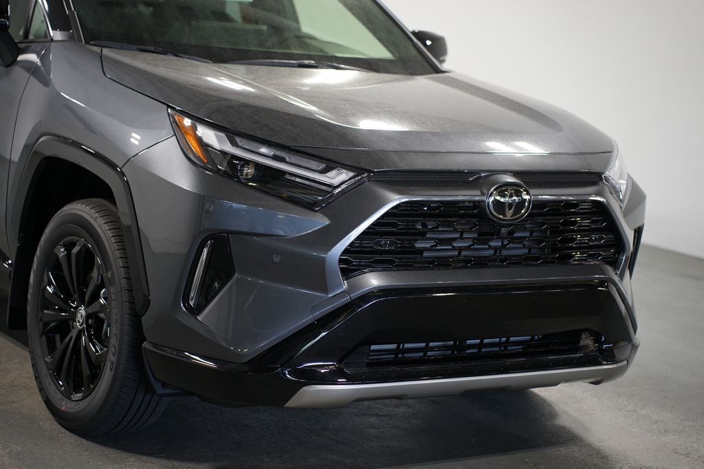 2025 Toyota RAV4 XSE 4