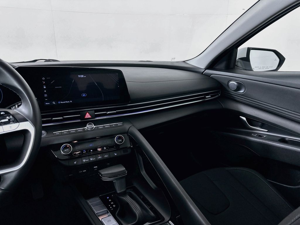 Thumbnail: 2025 Hyundai Elantra - 24