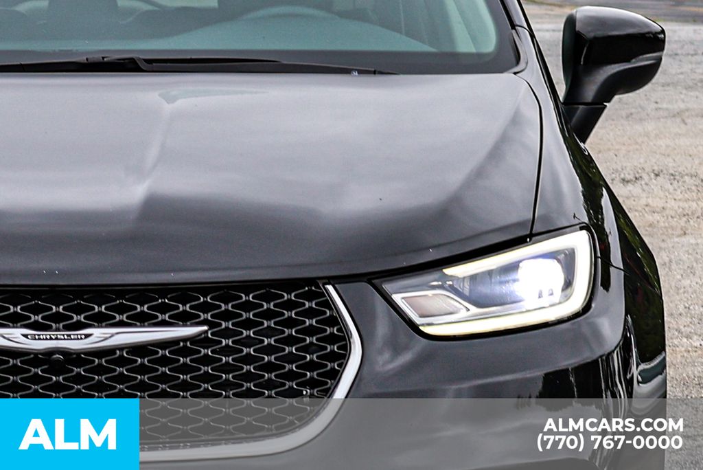 Used 2023 Black Chrysler Touring L image 15