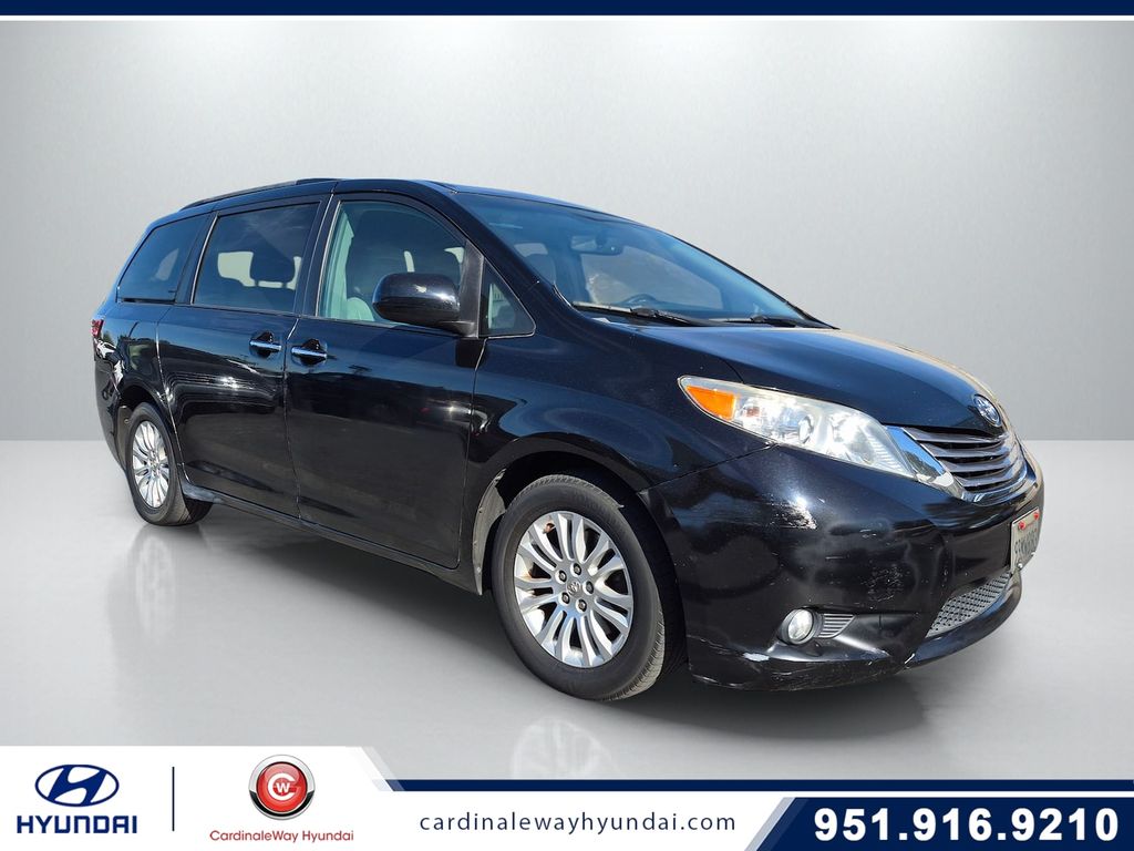2015 Toyota Sienna XLE 7-Passenger Auto Access Seat