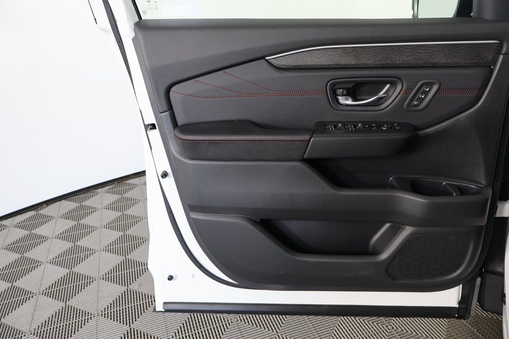 Thumbnail: 2026 Honda Pilot - 6